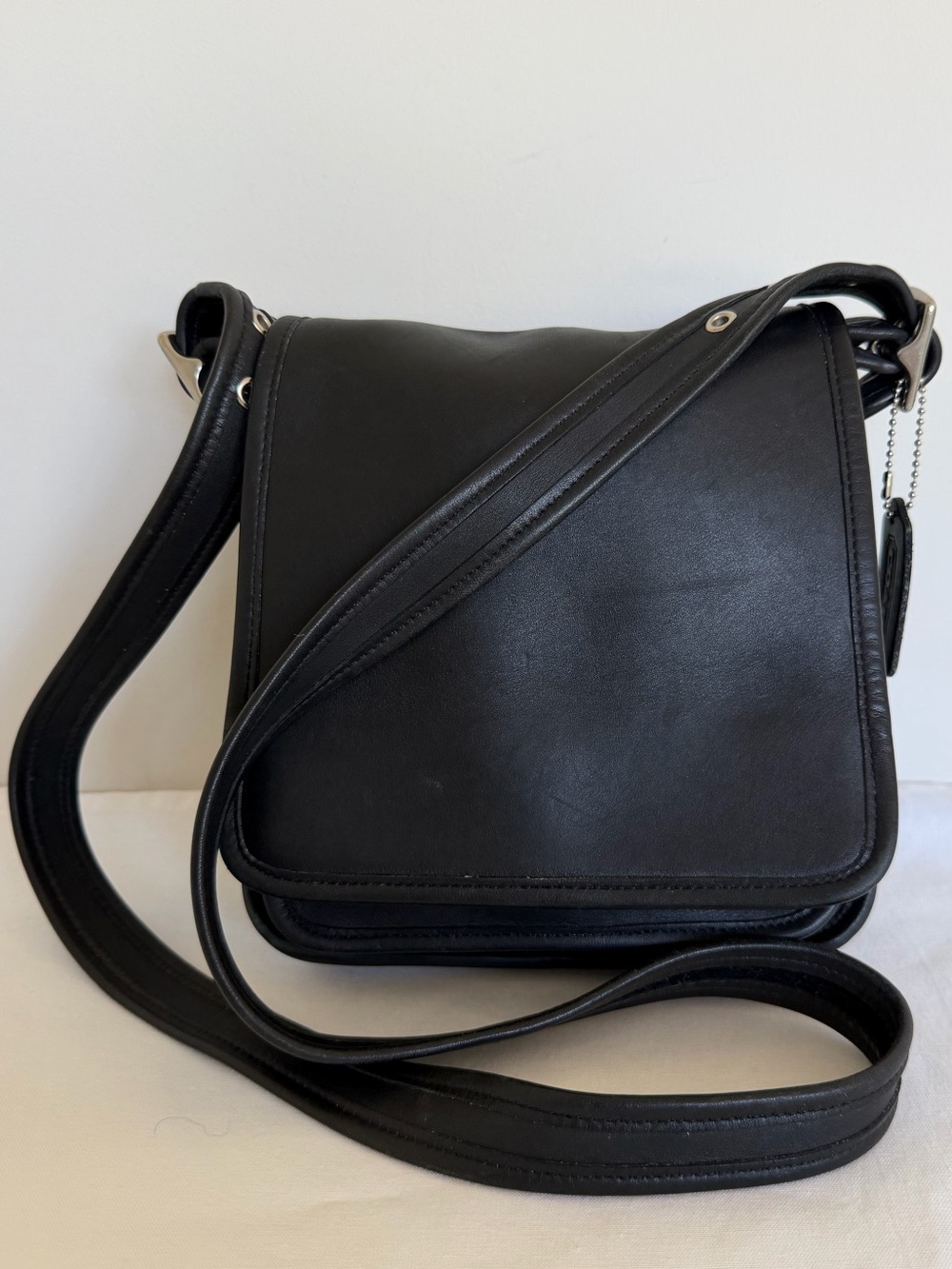 Coach 9145 Vintage Black Glove Tanned Leather Crossbody